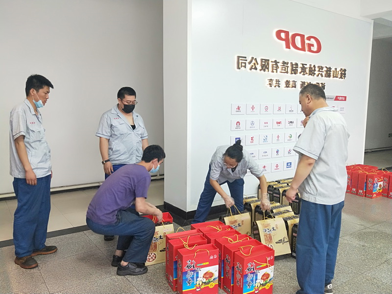 鞍山凯时首页
为全体员工发放端午节礼品(图2) 鞍山凯时首页
为全体员工发放端午节礼品(图2)